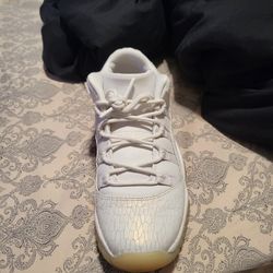 Jordan 11  Frost White Premiums  Size 6,,reconditioned. 