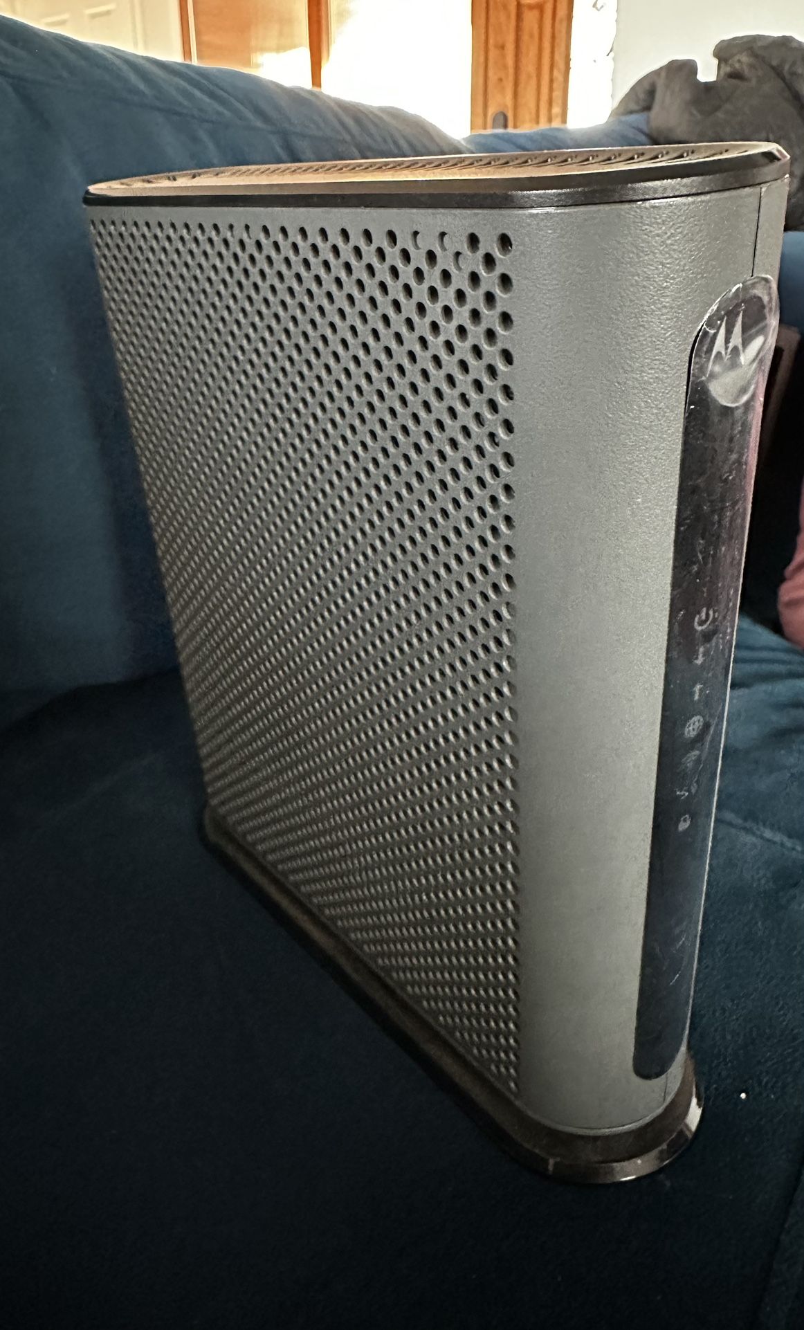 Motorola - MG7700 24x8 DOCSIS 3.0 Cable Modem + AC1900 Router - Black