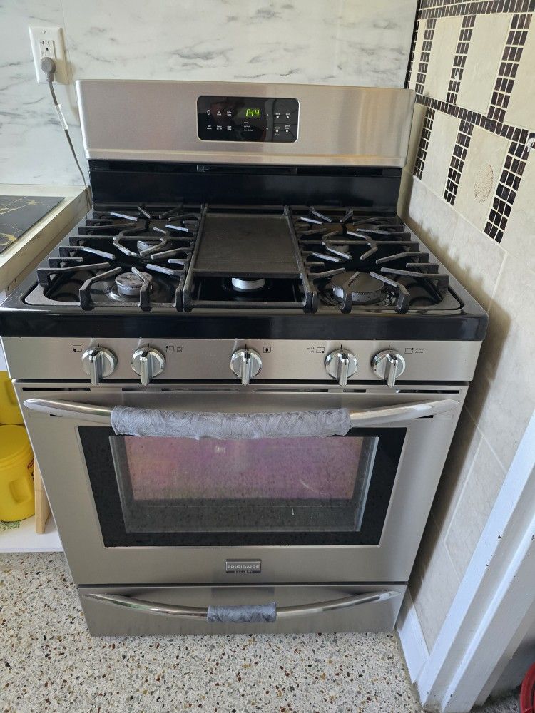 Stove Frigidaire Gas