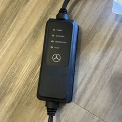 Smart car charger/Mercedes Benz