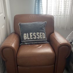 Leather Reclinable Couch 