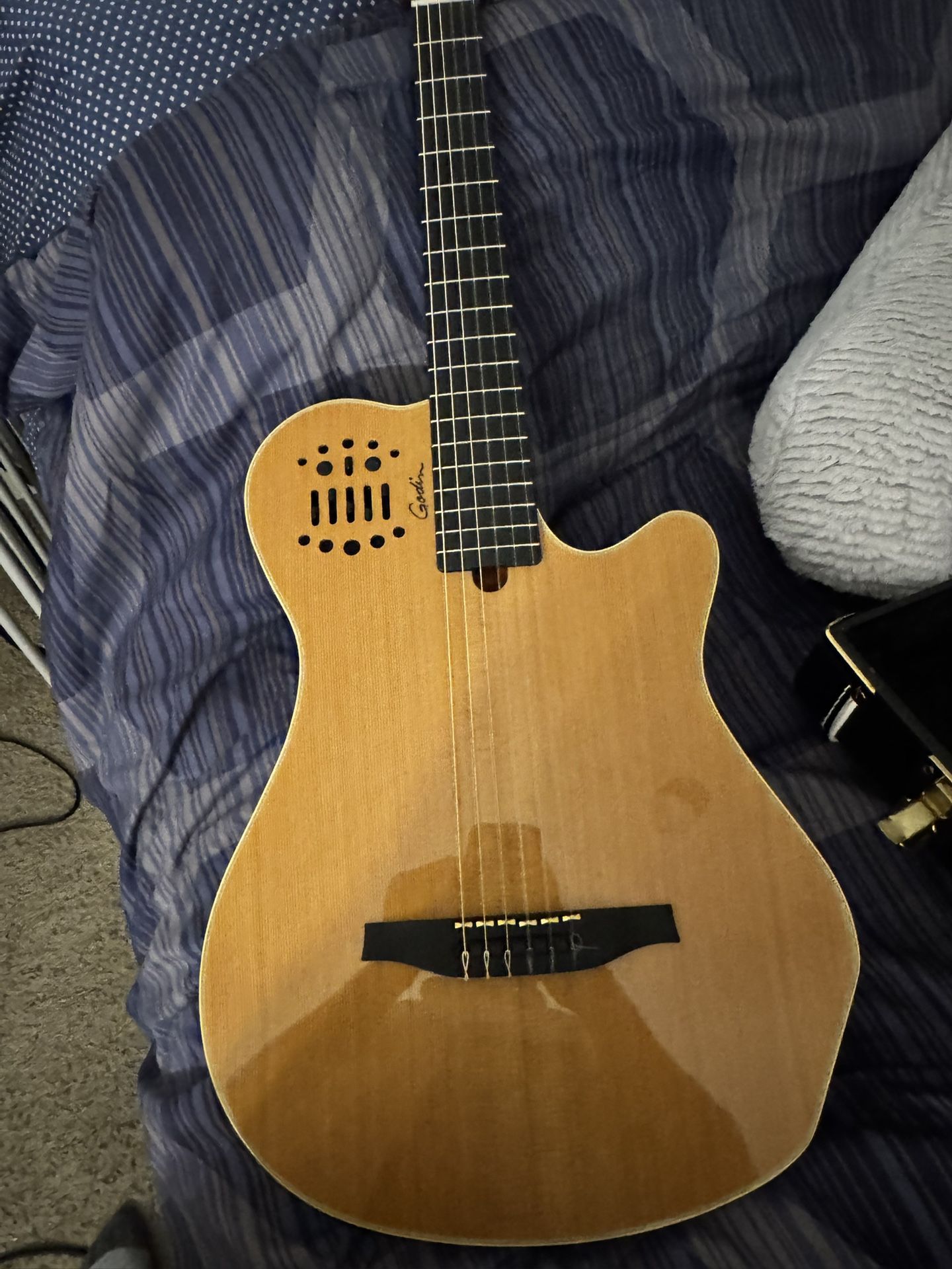 Godin Multiac Grand Concert SA