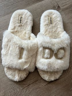 Large Dearfoams 'I Do' Bridal Faux Fur Slippers - Worn Once