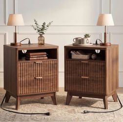 LYNCOHOME Fluted Nightstand with Charging Station, 19.7 inch Wide End Table with 2 Drawers, Modern Wood Bedside Table for Bedroom, Night Stand Set of