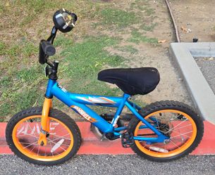 16" Boy's Hot Wheels Bike