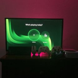 Xbox Series S Bundle – 2 Controllers, Womier Keyboard, Logitech G305, Wireless Charging Dock