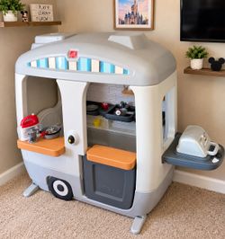 Step2 Playhouse / Outdoor Indoor Play Kitchen – Great Condition!