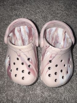Crocs Baby Marble Pink Clogs (Size: C4)