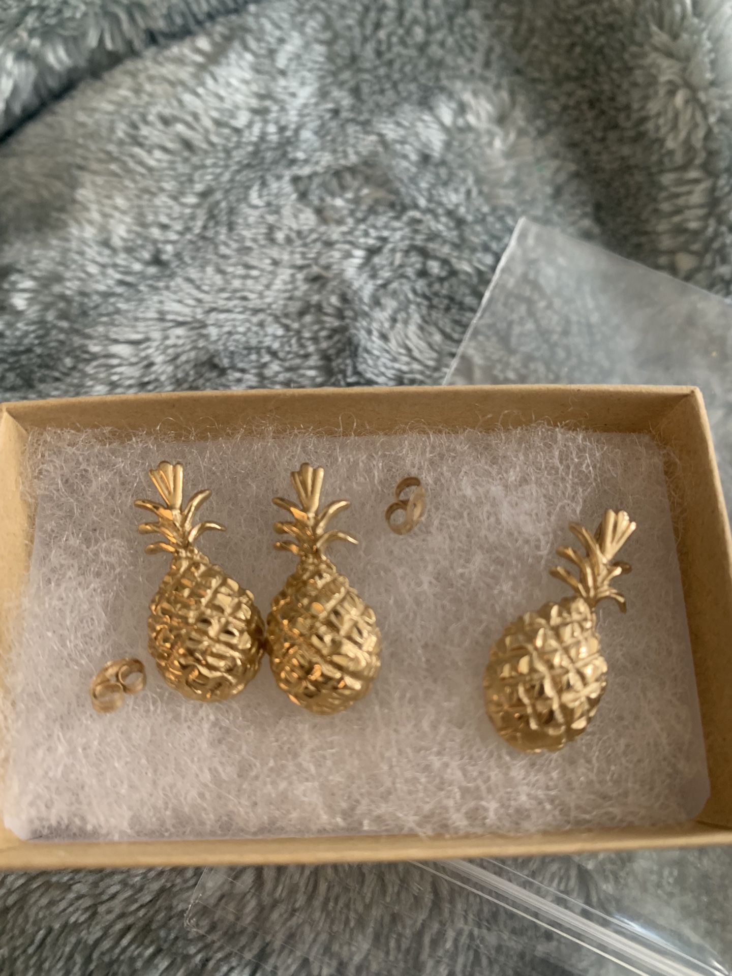 14k Good Pendant And Matching Earrings Pineapple