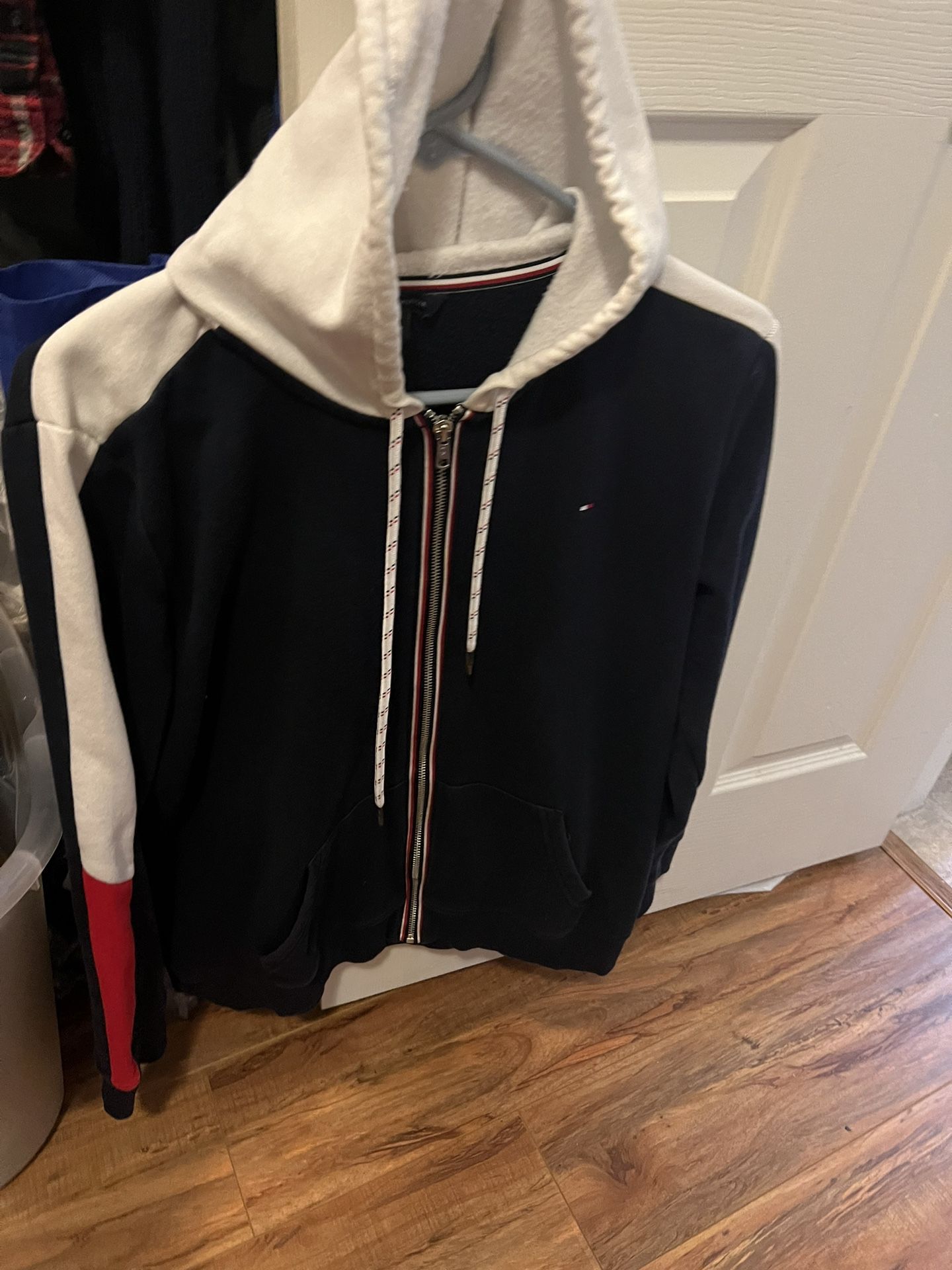 Tommy. Hoodie Large Women Pick Up In Perris