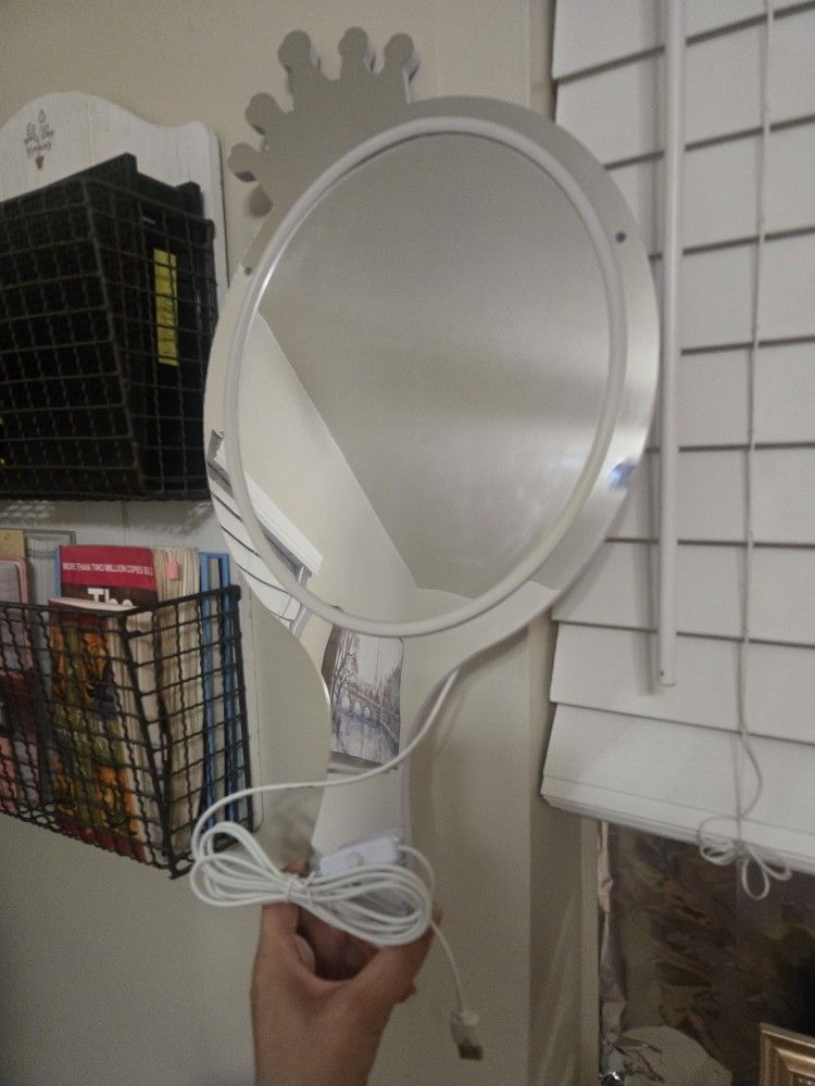 LED Wall-Mount Vanity Mirror w/ USB Brighten up your space with this LED vanity mirror! ✨
LED lighting with adjustable brightness (USB powered)
Can