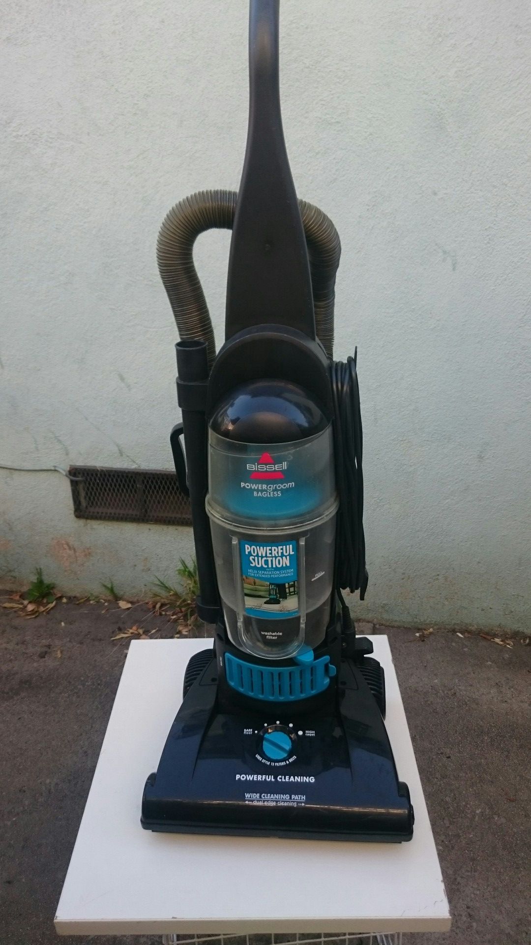 Bissell powergroom Bagless vacuum cleaner