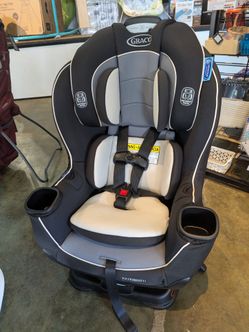 NEW! Graco Extend2Fit 2-in-1 Convertible Car seat carseat