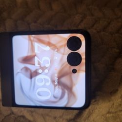 Motorola Razr 50 2024 (Accepting Highest Offer)