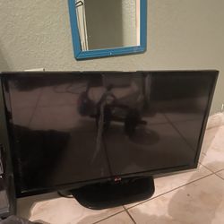 SELLING TV TAKES HDMI ( I Don’t Have Cable)