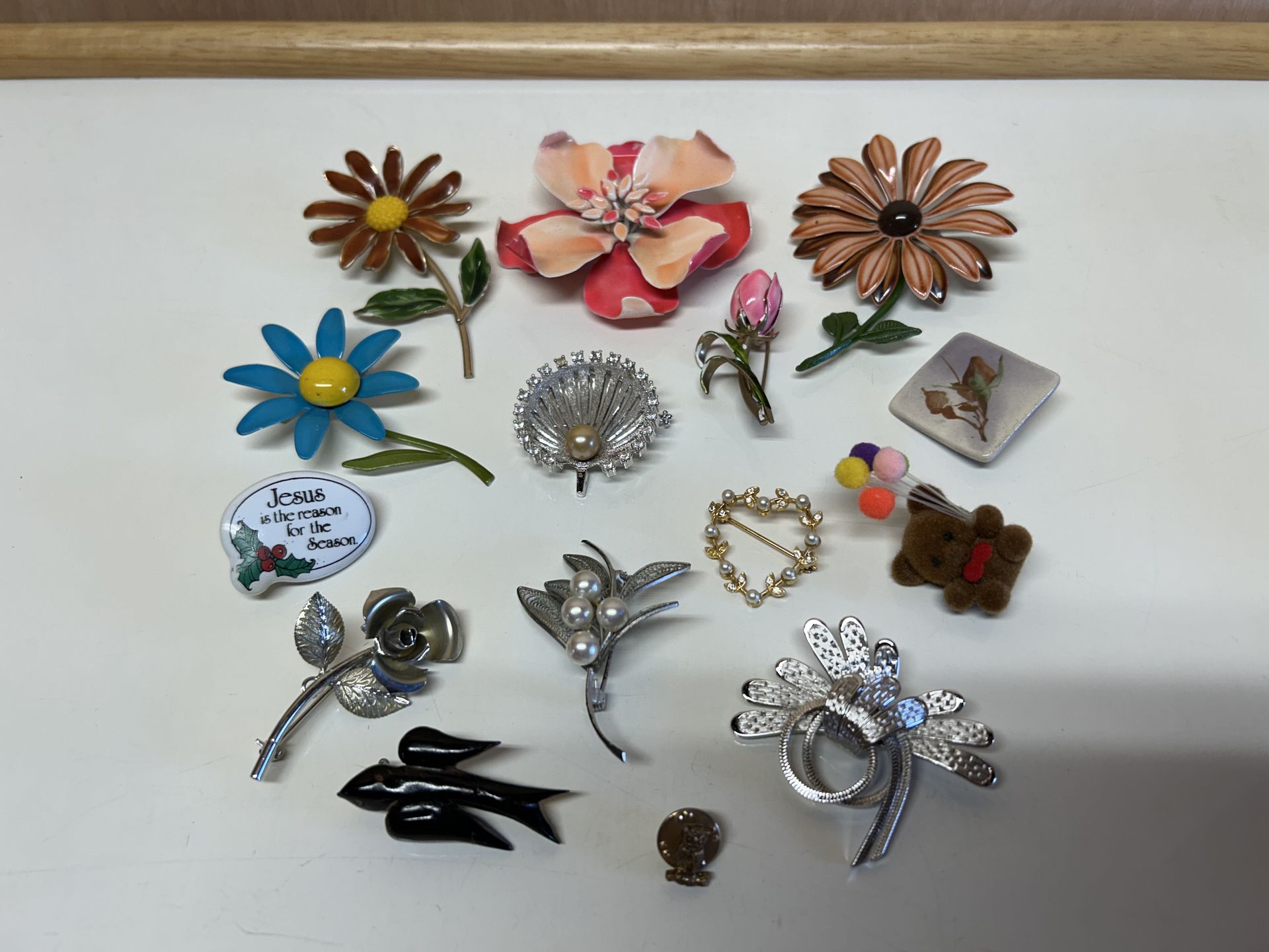 Vintage Costume Jewelry - Brooches