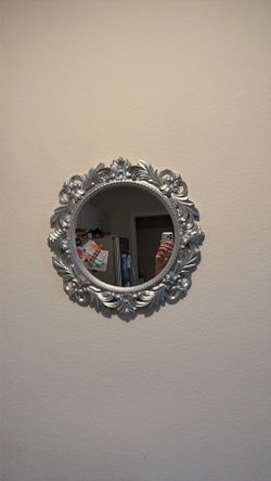 Circular wall mirror