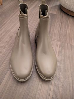 Waterproof Womens Boots Size 9