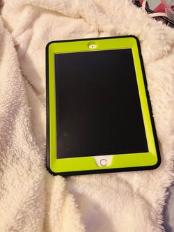 ** Gold iPad Air 16GB*** with and amazing case