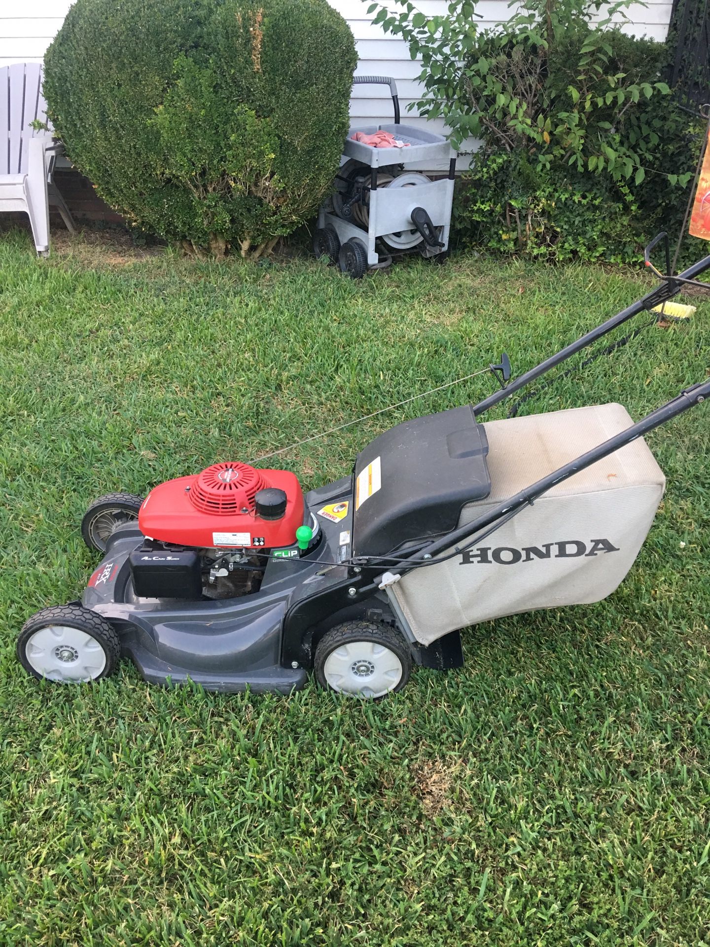 Honda Pushmower HRC217 -4-in-1 Versamow System with Clip Director- mulch, bag, discharge,leaf shred