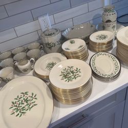 Lenox Tableware Collection Ivory with 24-Karat Gold Trim Porcelain 80 Piece Set