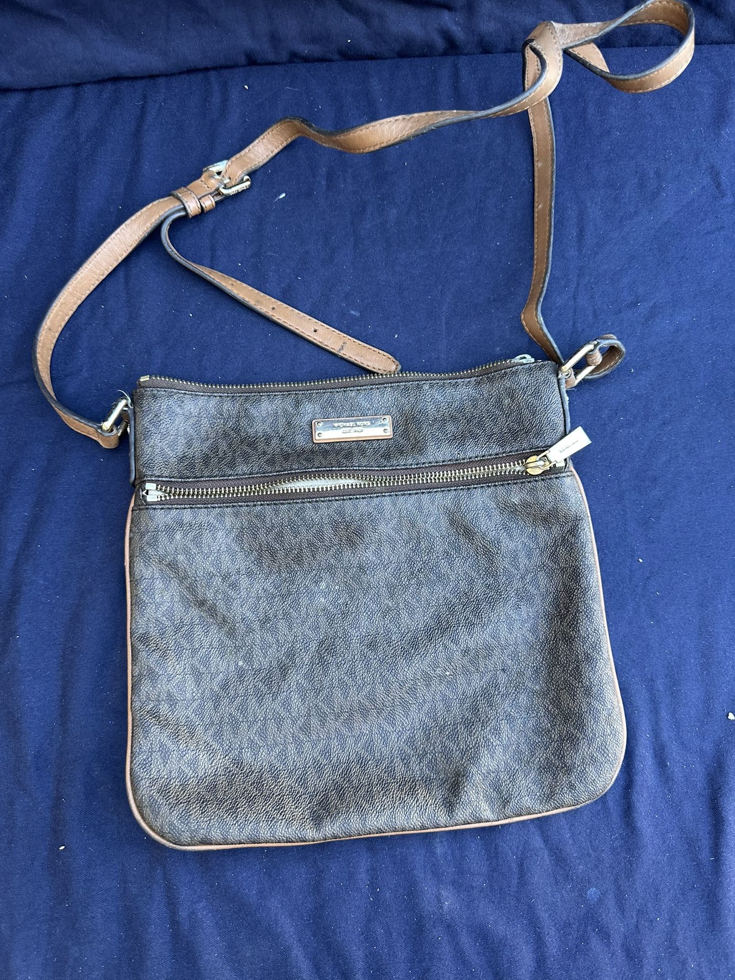 Michael Kors Bedford Signature Flat Crossbody, Small, Brown (32S7GBFC2V-200)
