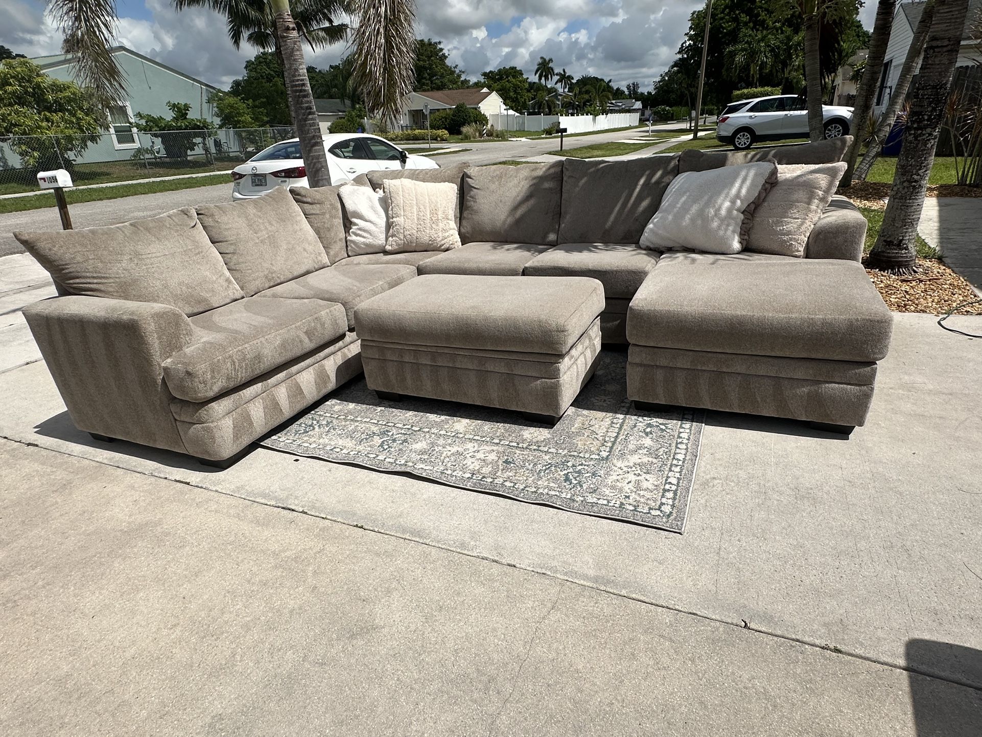 Large Sectional Sofa Free Delivery 🛻