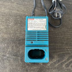 Makita Fast Charger DC9700A Battery Charger DC 7.2V,DC 9.6V 115 V 35W 50-60 HZ