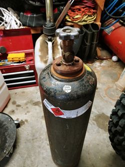 Acetylene tank