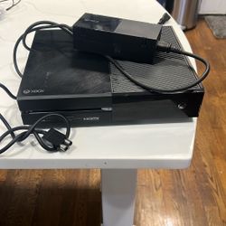 Xbox 1 Including Xbox Controller And Game