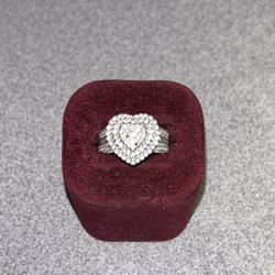 WHITE GOLD DIAMOND RING