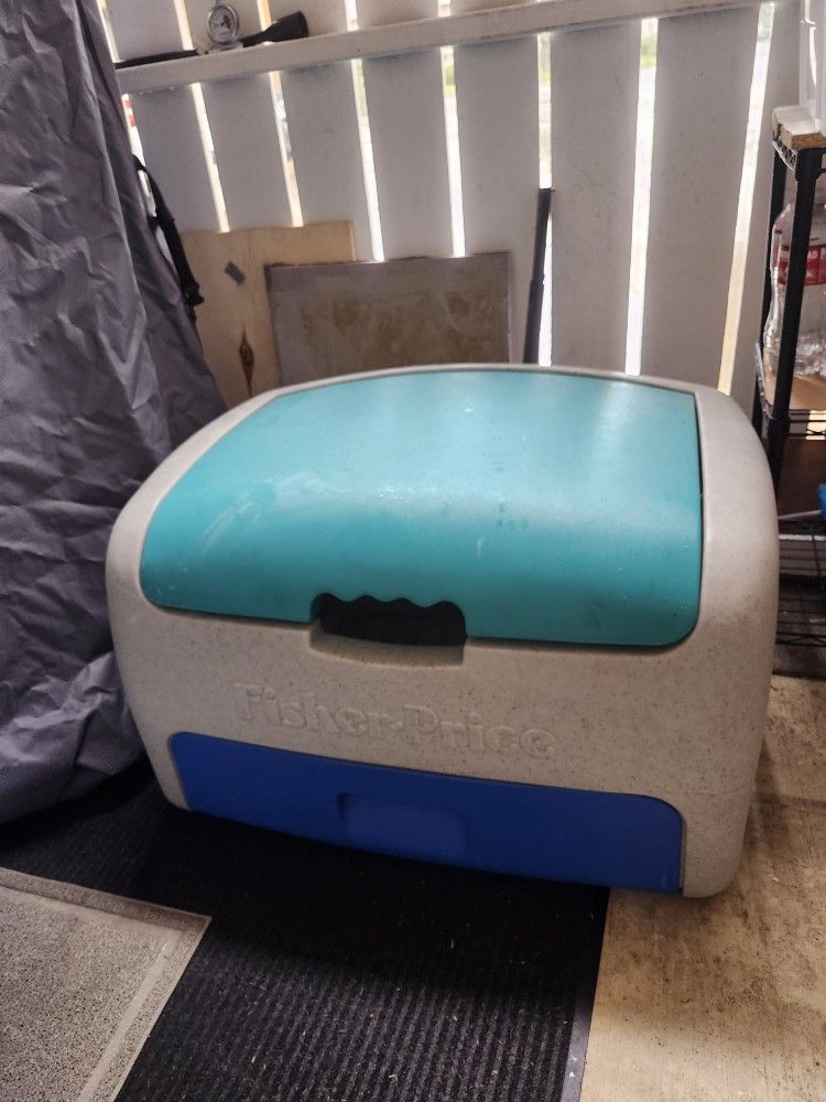 FISHER PRICE TOY BOX