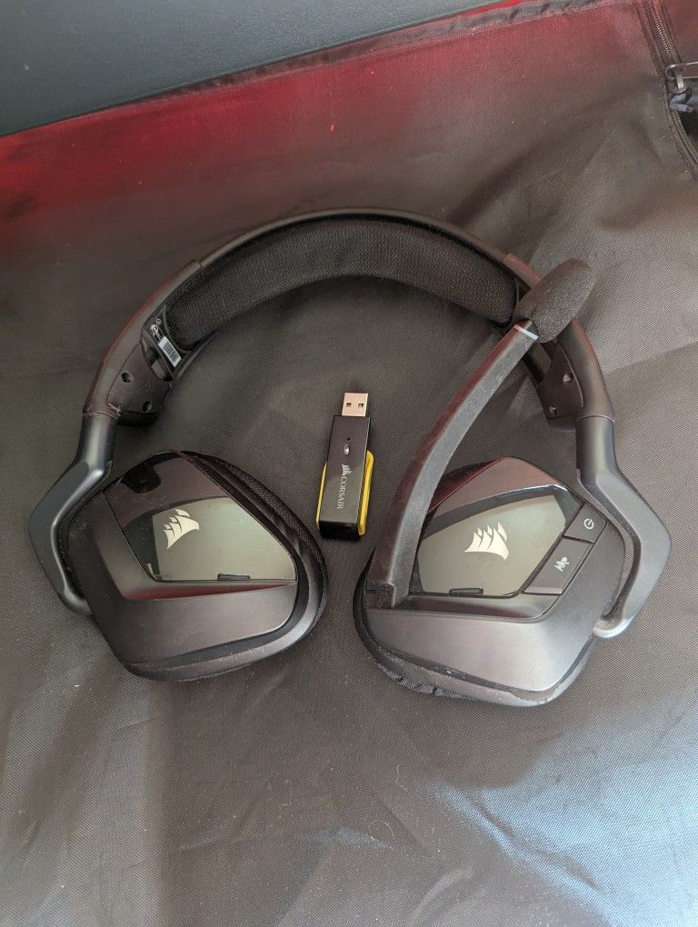 CORSAIR VOID RGB ELITE Wireless Gaming Headset
