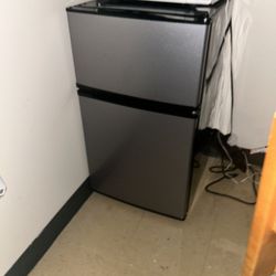 Mini Fridge 