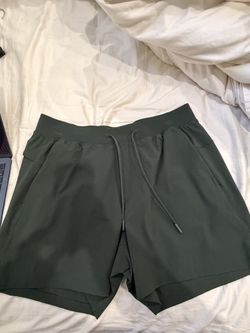 Lululemon liner less 5’ Medium men shorts 