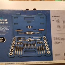 Tap & Die // CUTTING TOOLS CTG1656 40 Piece SAE Tap & Die Set