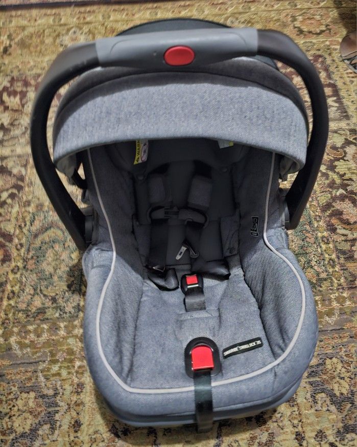 Graco Infant Car Seat with base