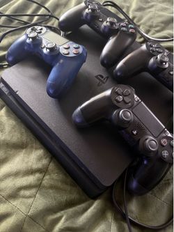 PS4 Slim w/ 4 controllers