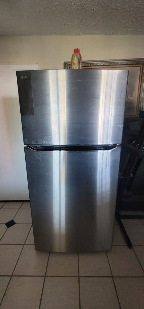 Lg Refrigerator  Brand New 