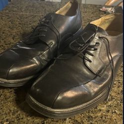 Good Condition Black Men’s Size 10 Florsheim Dress Shoe