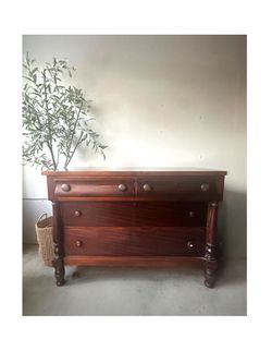 Vintage Mahogany Dresser / Fout-Drawer Chest