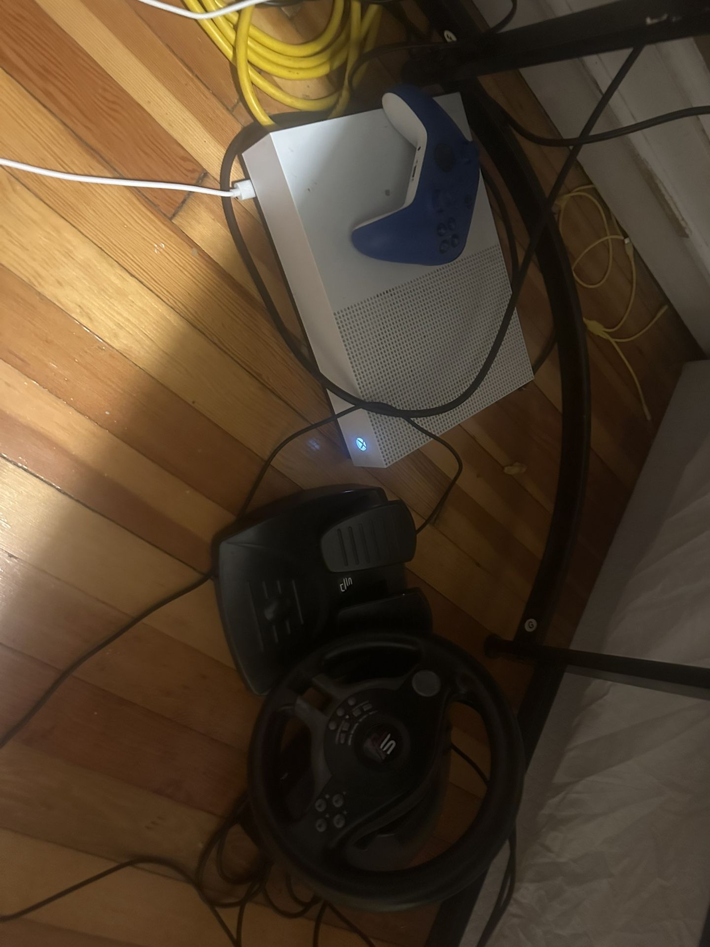 Xbox 1 + Controller + Racing wheel and pedals