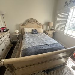 Full Set Bed And Dresser