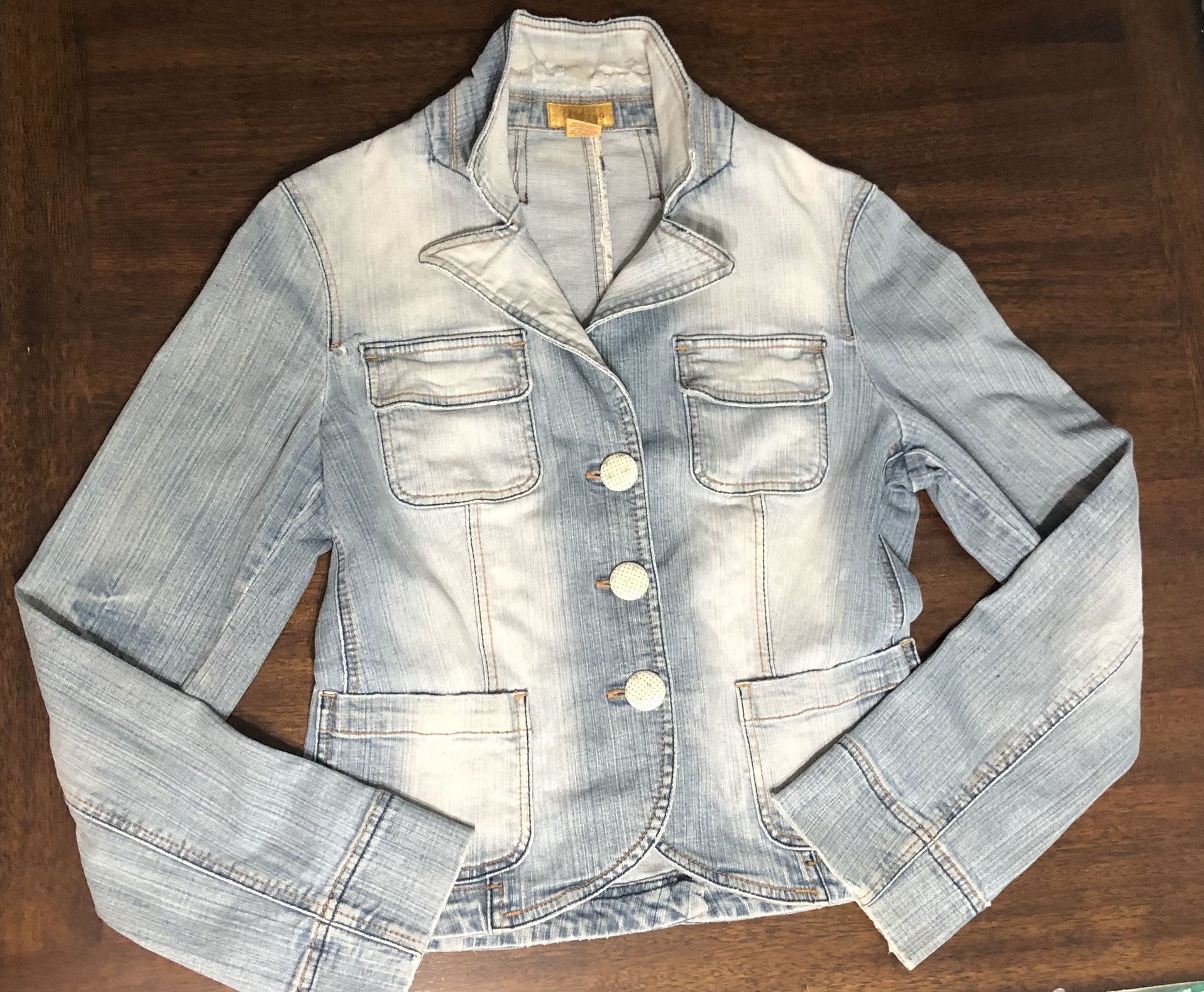 Women’s Jean Jacket collars buttons down distressed four pockets. M