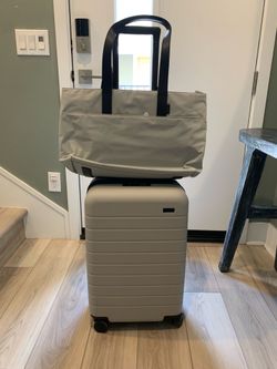 Away Carry On- sets with weekender bags/ toes