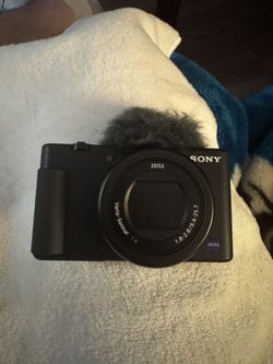 SONY ZV-1 DIGITAL CAMERA FOR CONTENT CREATORS & PHOTOGRAPHERS 