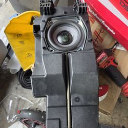 Gmc bose 6in consloe sub woofer