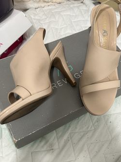 Women’s Andrew Geller Nude hills size 8 nice only used once