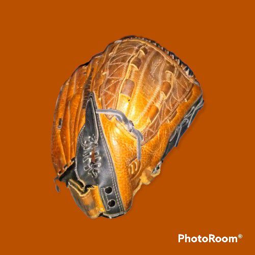 Wilson's Demareni RHT Throwback Monsta Web Leather Softball Glove Size 12 1/2