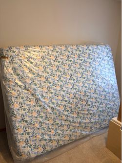 Queen size memory foam mattress